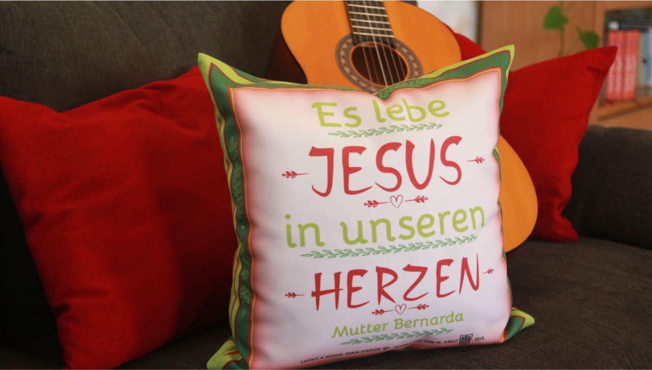 Kissen und Gitarre