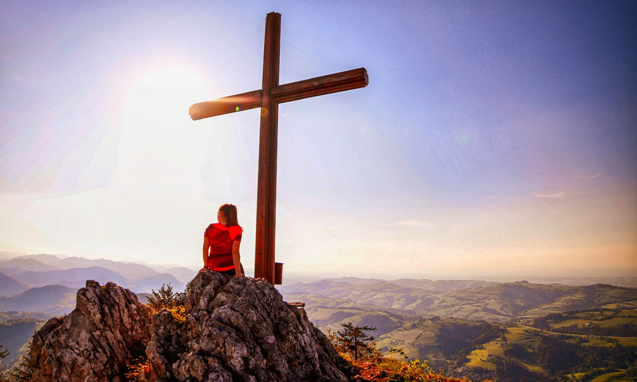 Weitblick am Gipfelkreuz